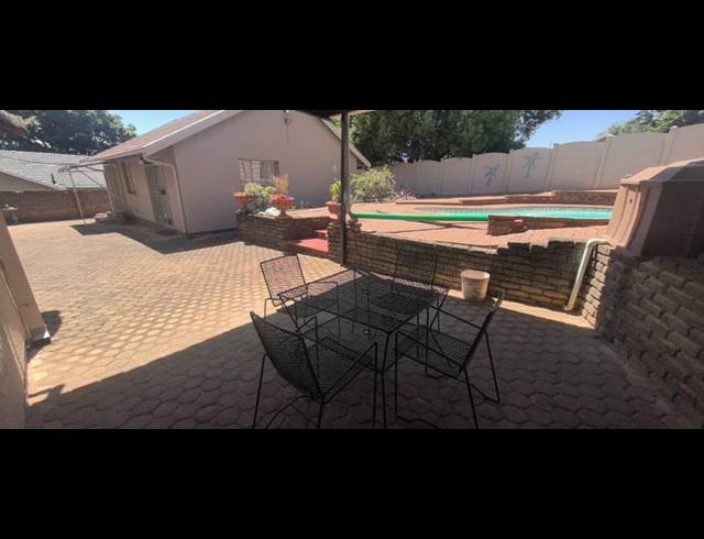 5 BEDROOM HOUSE FOR SALE IN WILRO PARK